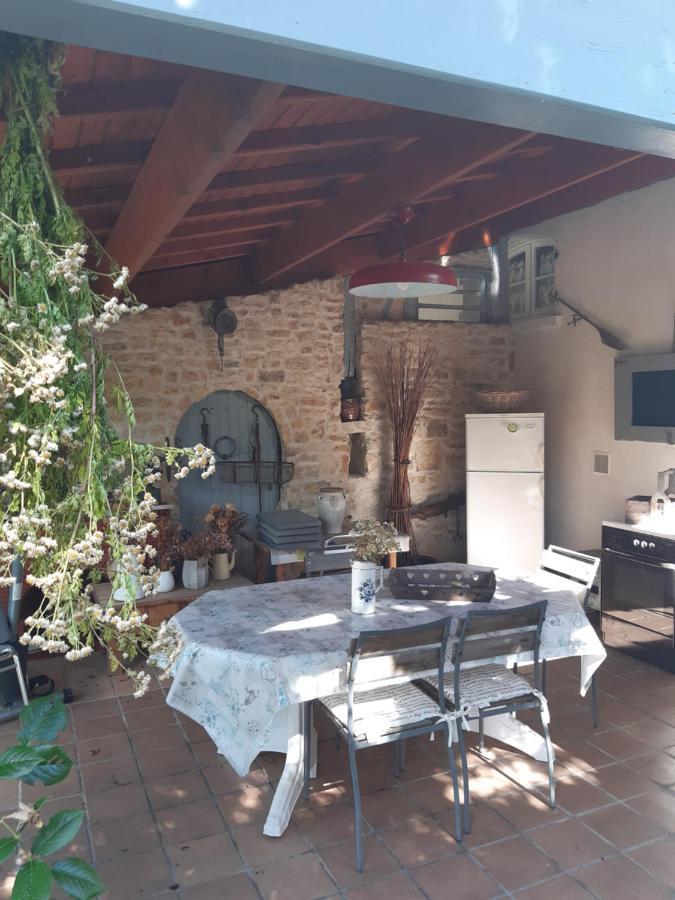 Maison D'Hotes Le Lavoir Fontaines  Exterior foto