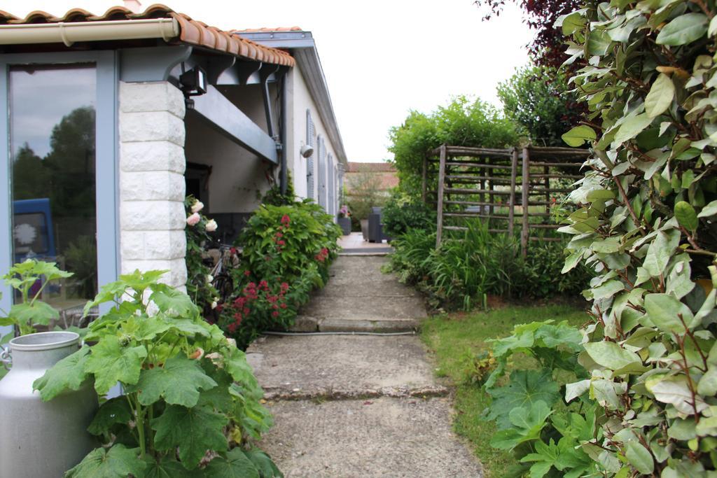 Maison D'Hotes Le Lavoir Fontaines  Exterior foto