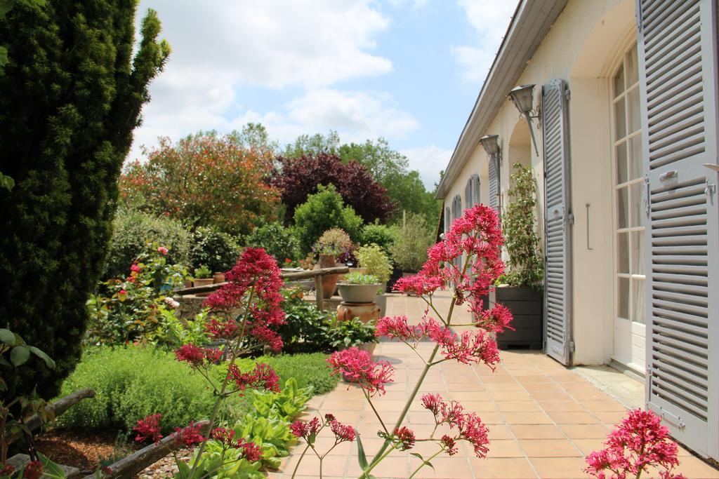 Maison D'Hotes Le Lavoir Fontaines  Exterior foto