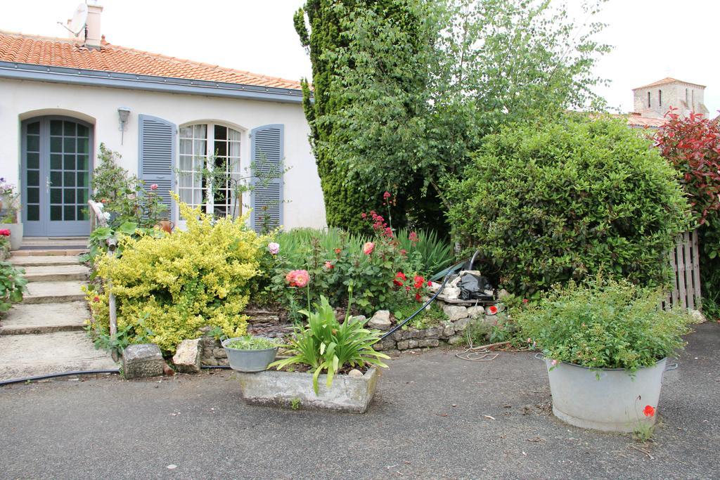 Maison D'Hotes Le Lavoir Fontaines  Exterior foto