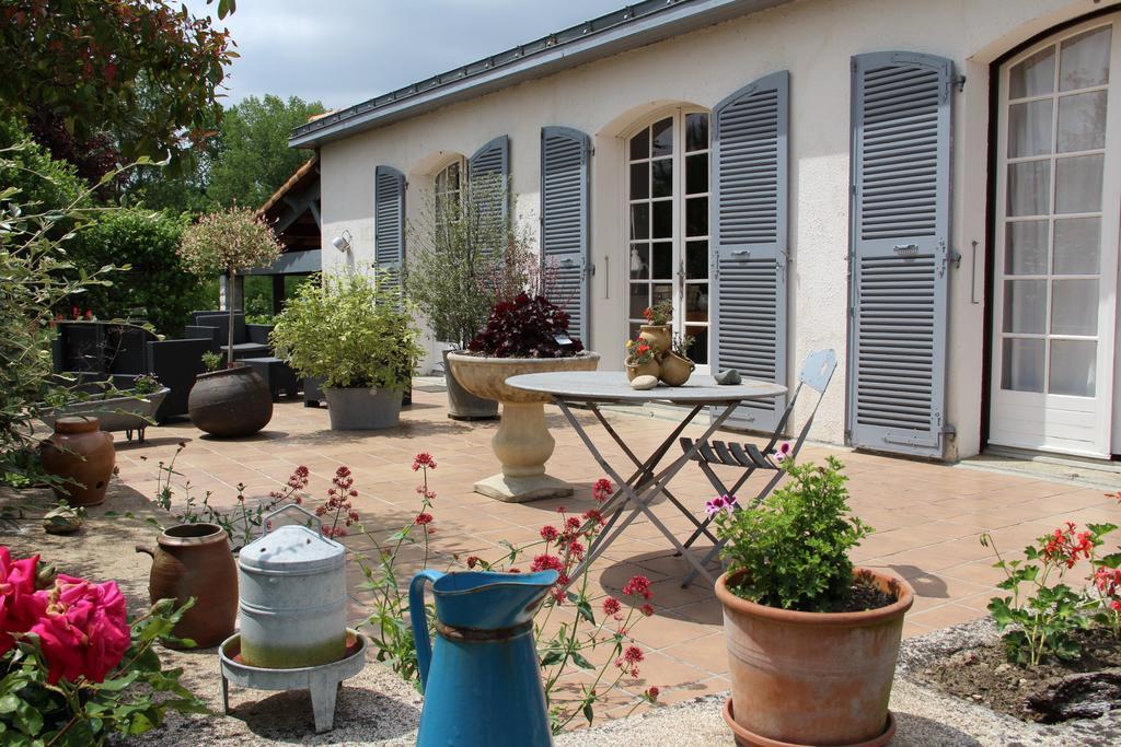 Maison D'Hotes Le Lavoir Fontaines  Exterior foto