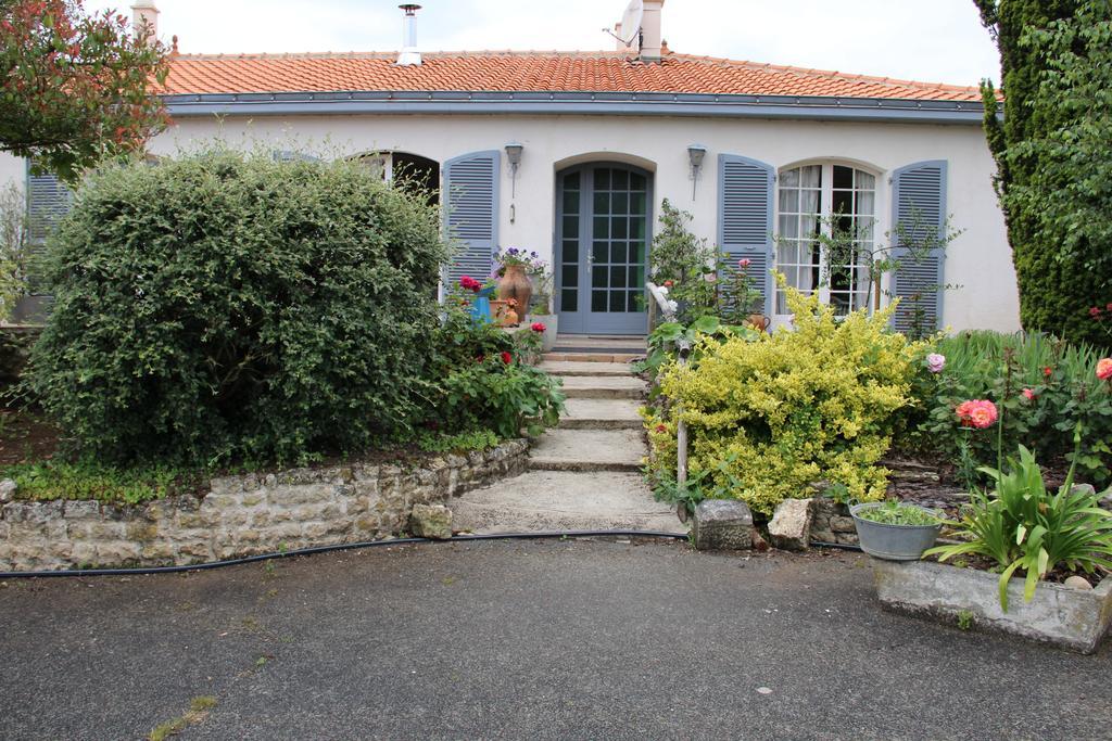 Maison D'Hotes Le Lavoir Fontaines  Exterior foto