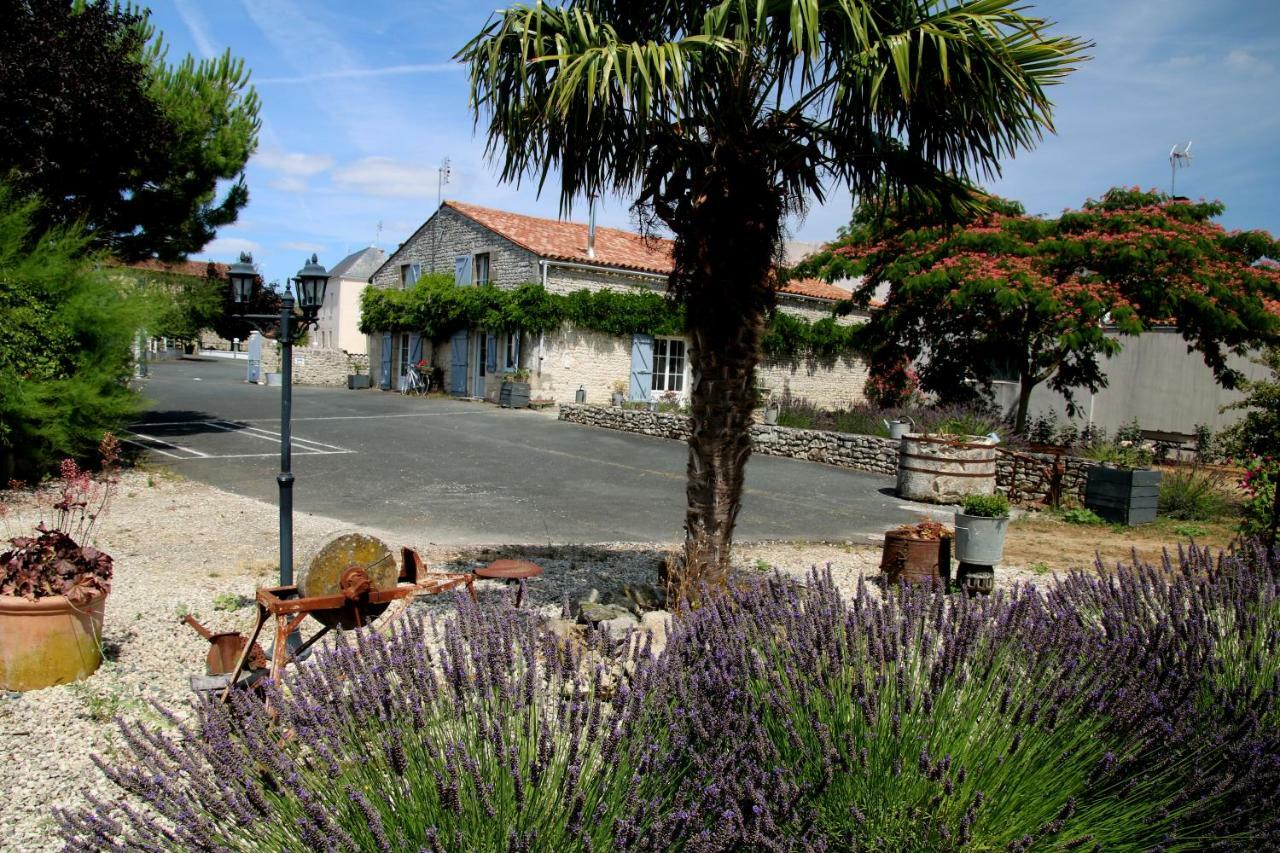 Maison D'Hotes Le Lavoir Fontaines  Exterior foto