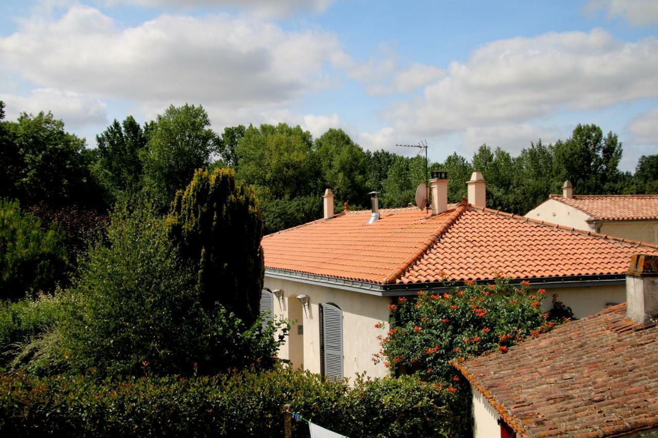 Maison D'Hotes Le Lavoir Fontaines  Exterior foto