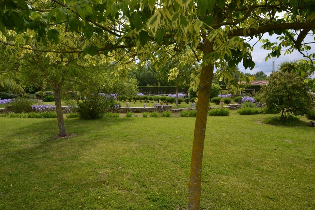 Maison D'Hotes Le Lavoir Fontaines  Exterior foto
