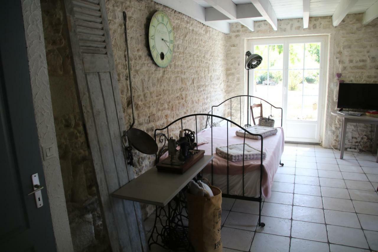Maison D'Hotes Le Lavoir Fontaines  Exterior foto