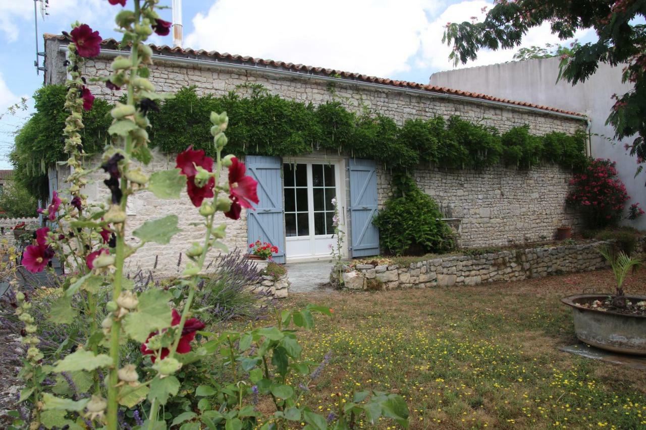 Maison D'Hotes Le Lavoir Fontaines  Exterior foto