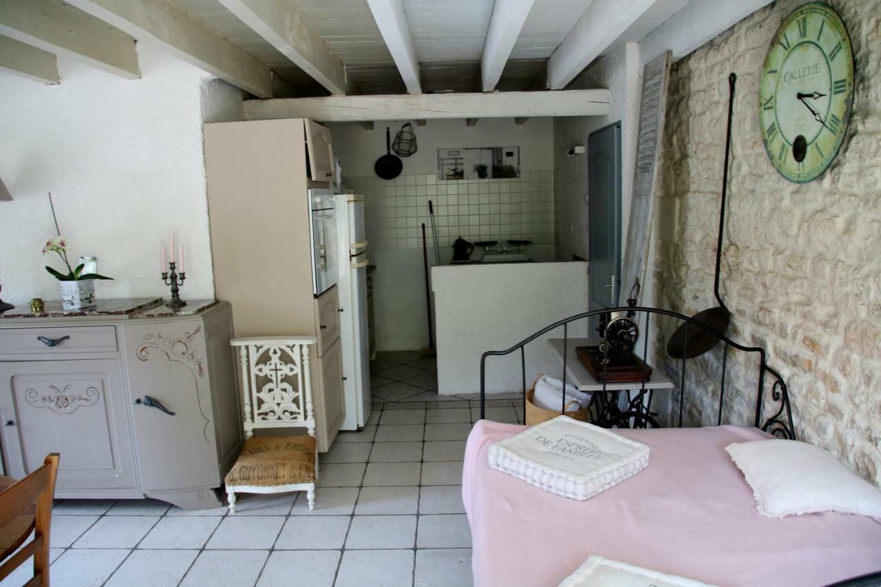 Maison D'Hotes Le Lavoir Fontaines  Exterior foto